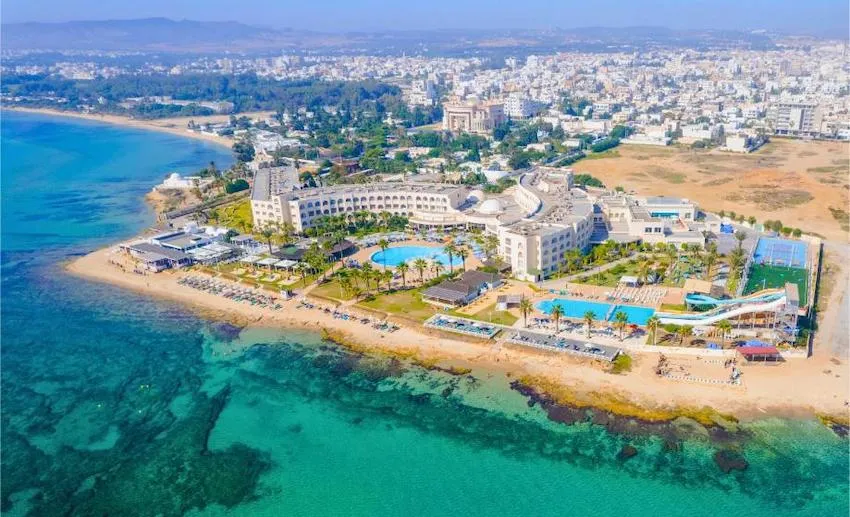 Khayam Garden Beach Resort & Spa à 11 km vers l'est de Hammamet
