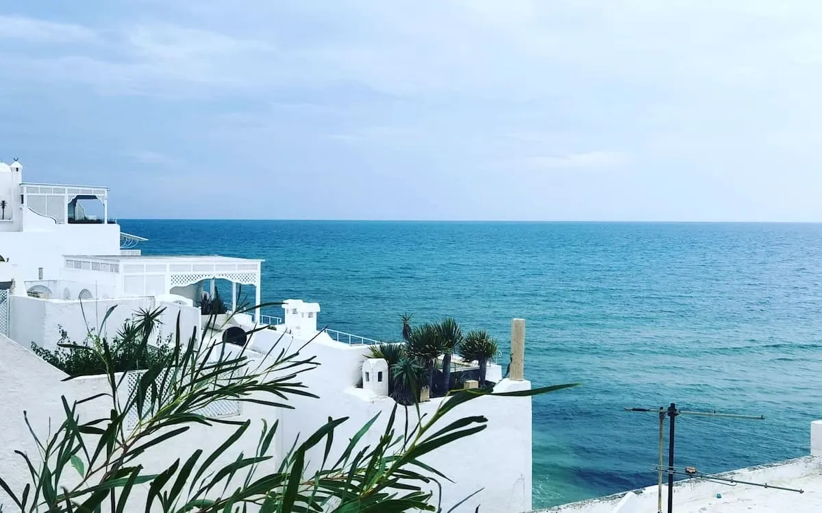 Vue la mer depuis le café Sidi Bouhdid dans la médina de Hammamet